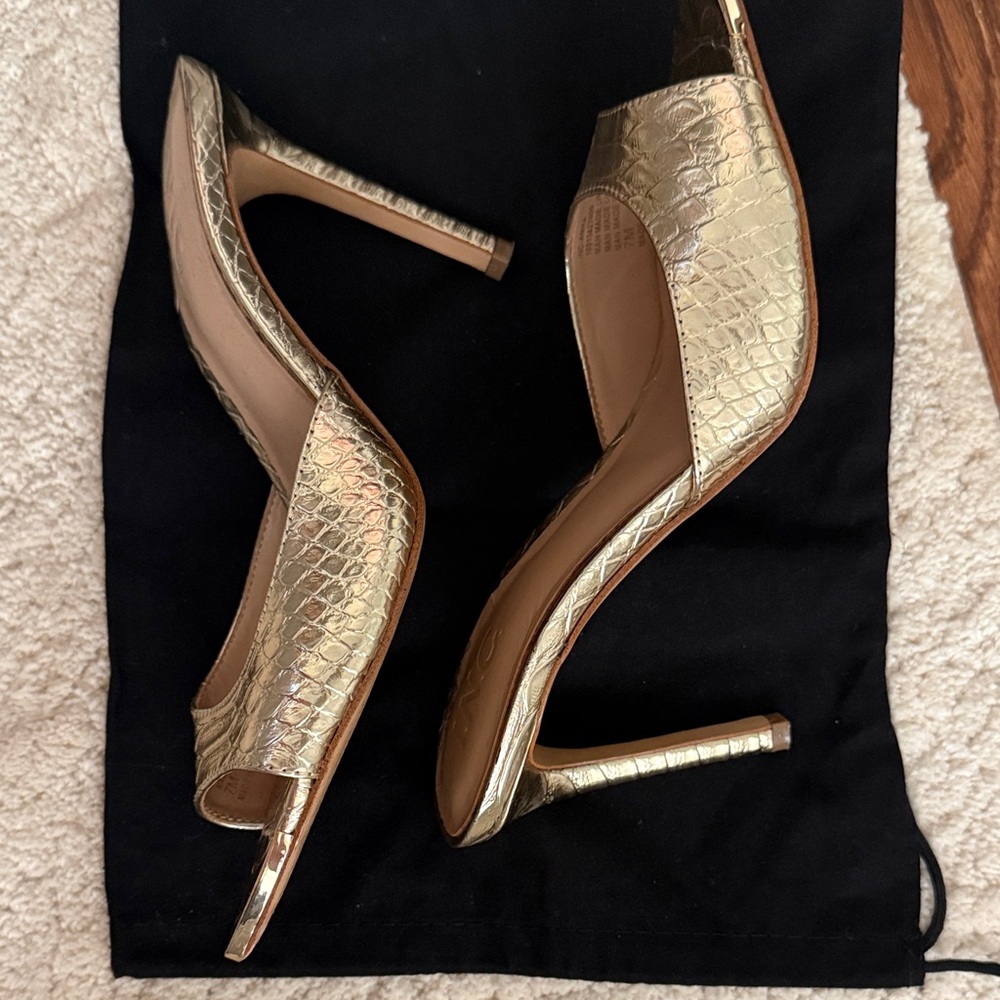 INC International Concepts Gold Textured Heels - Picture 4 of 5